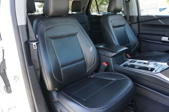 Certified 2022 Ford Explorer XLT w/ Equipment Group 202A RWD image 2