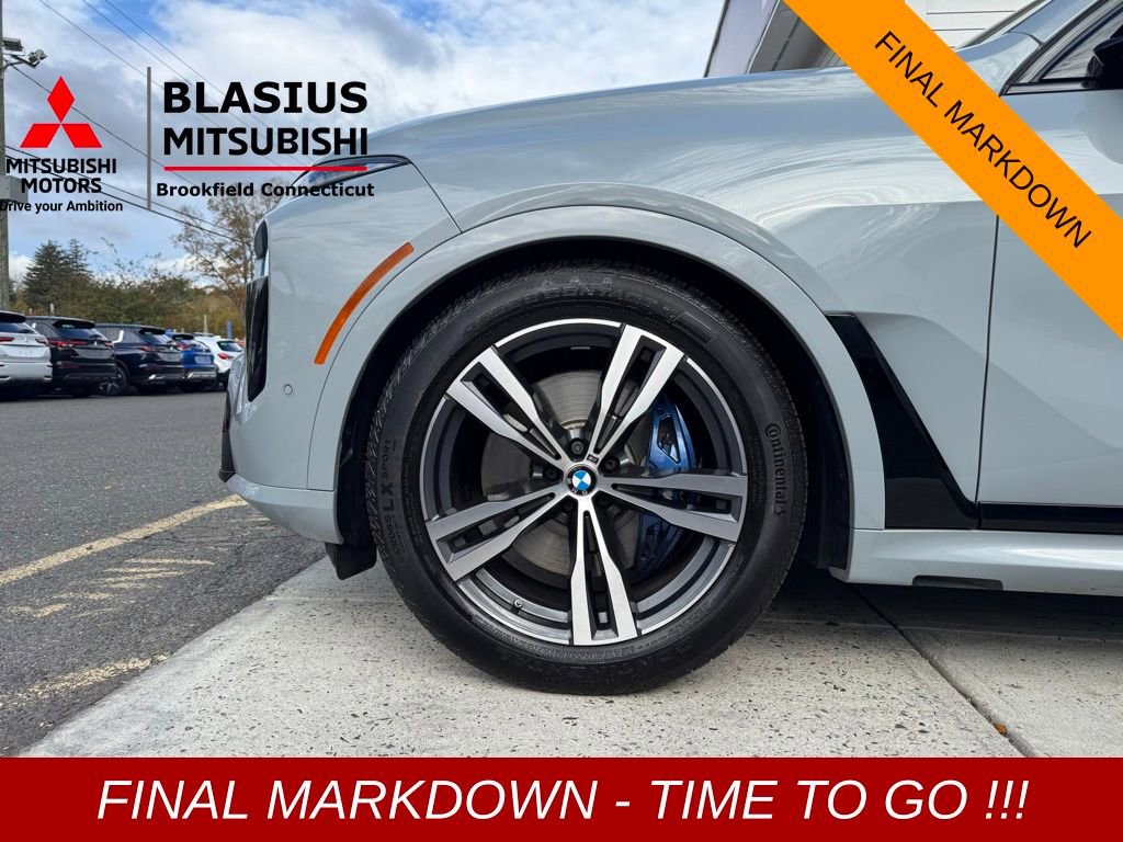 Used 2025 BMW X7 M60i w/ Climate Comfort Package image 7