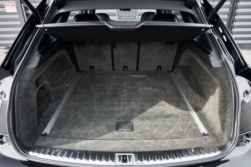 Used 2023 Bentley Bentayga Extended Wheelbase AWD/4WD image 18