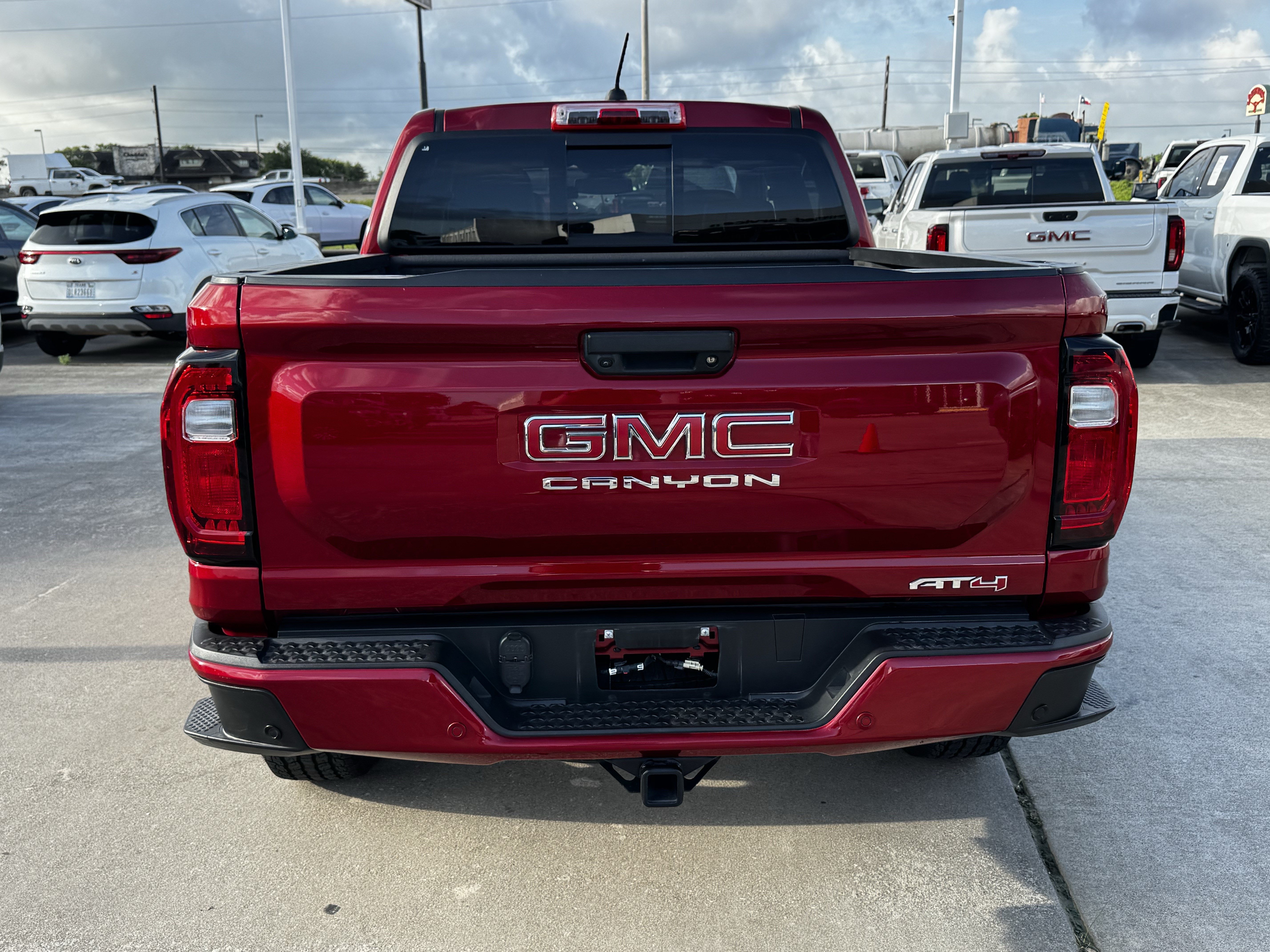 Used 2023 GMC Canyon AT4 w/ AT4 Premium Package AWD/4WD image 9
