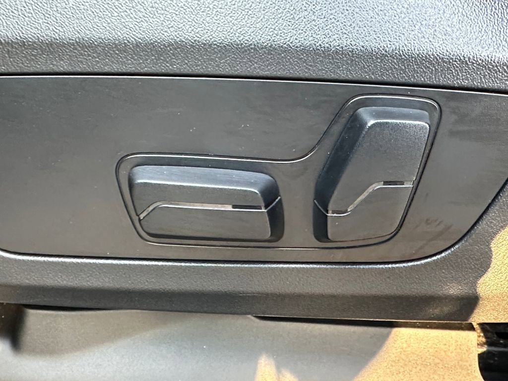 Used 2023 BMW X1 xDrive28i image 10