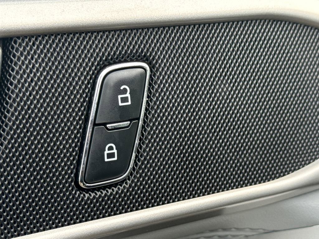 Used 2022 Ford Explorer XLT w/ Equipment Group 202A image 22