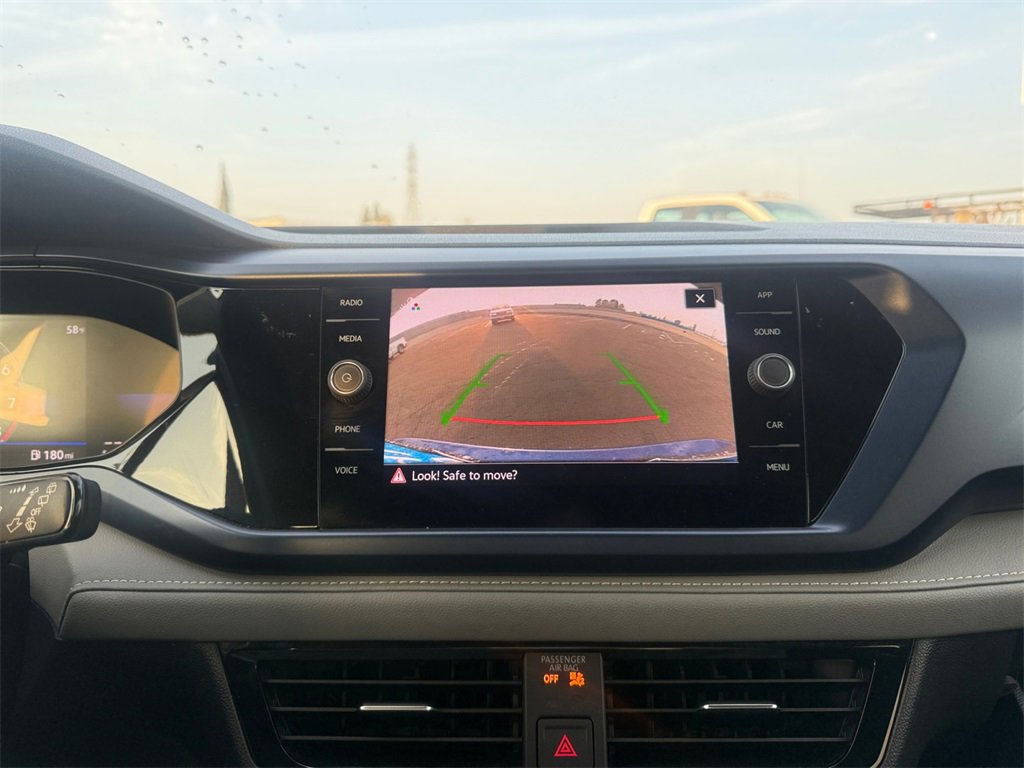 Used 2024 Volkswagen Taos SE image 25