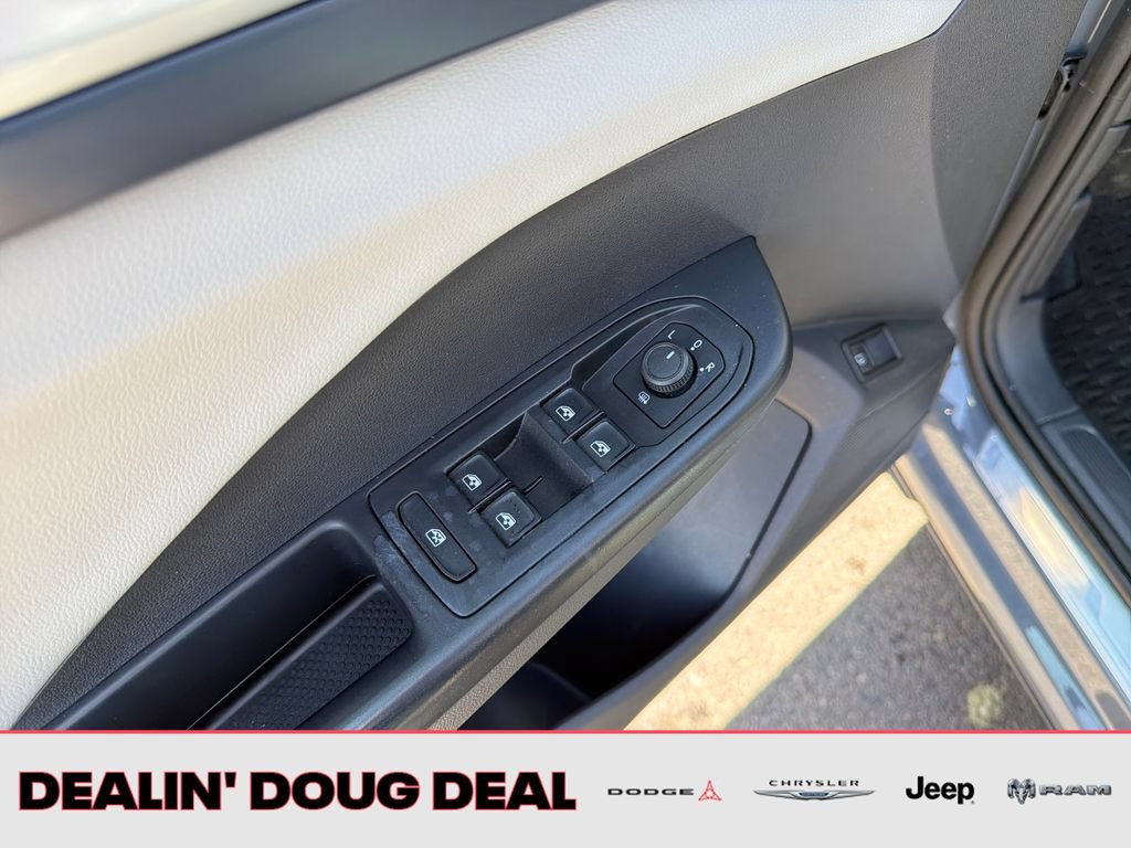Used 2022 Volkswagen Taos SE FWD image 13