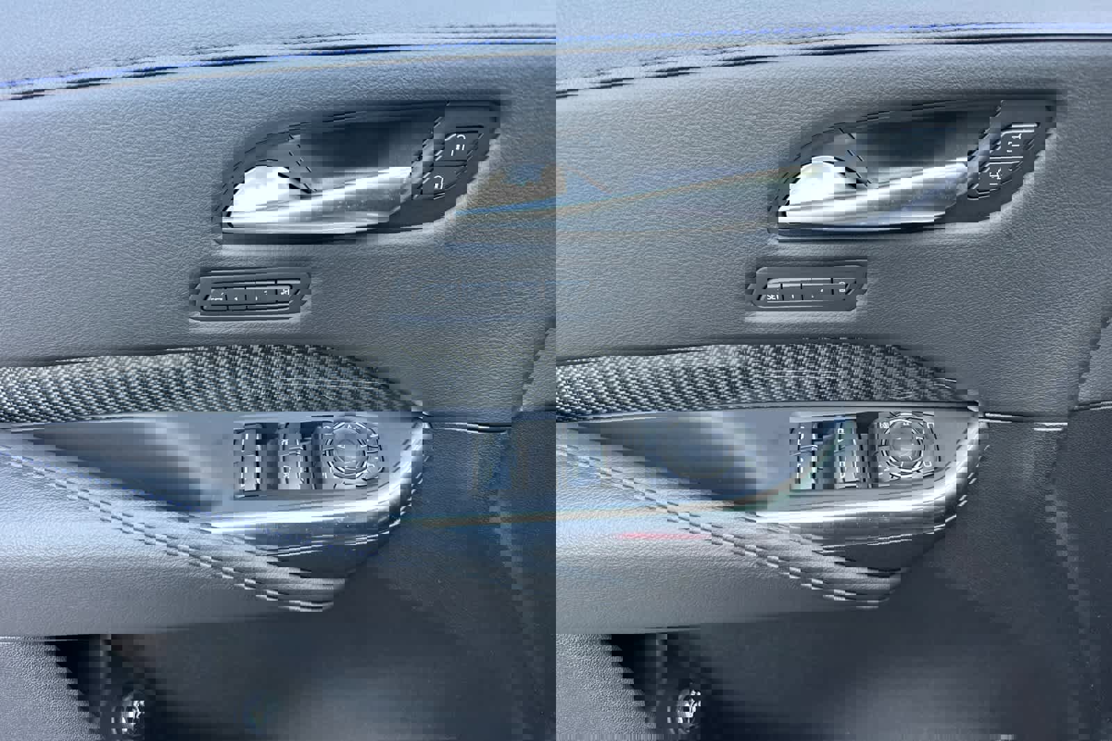 Used 2024 Cadillac XT4 Sport w/ Technology Package image 12