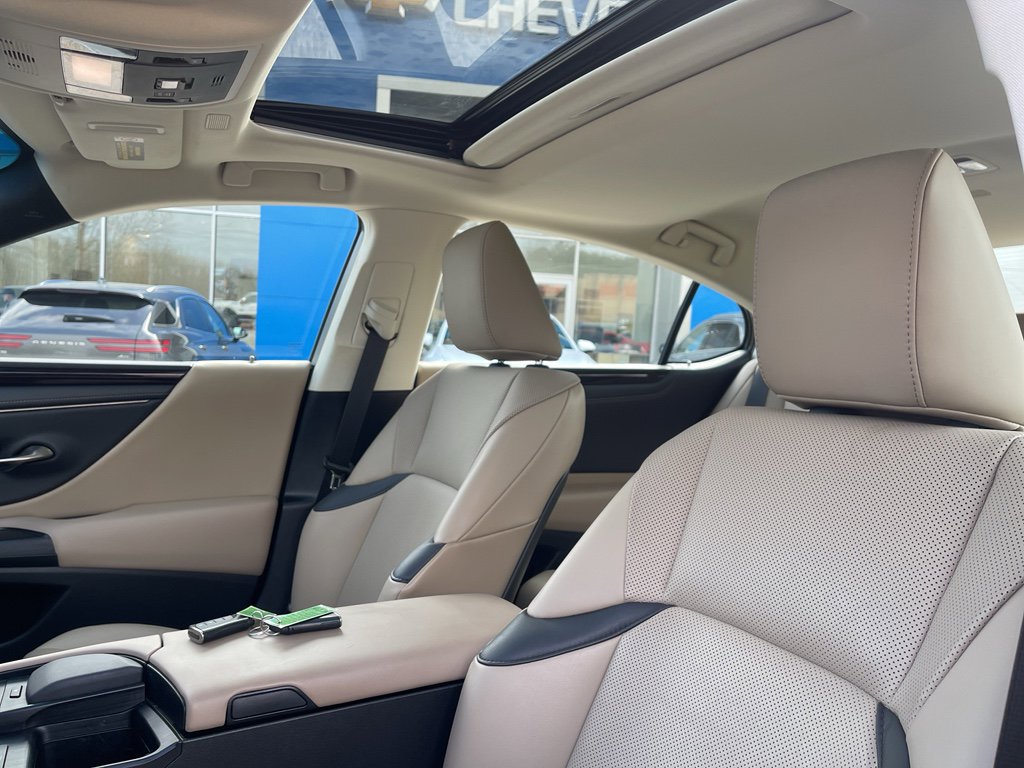 Used 2021 Lexus ES 250 w/ Premium Package image 22