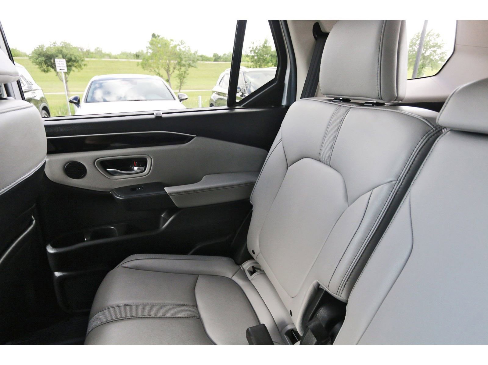 Used 2025 Honda Pilot EX-L image 13