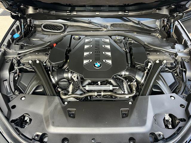 Certified 2023 BMW 760i xDrive w/ Executive Package image 11