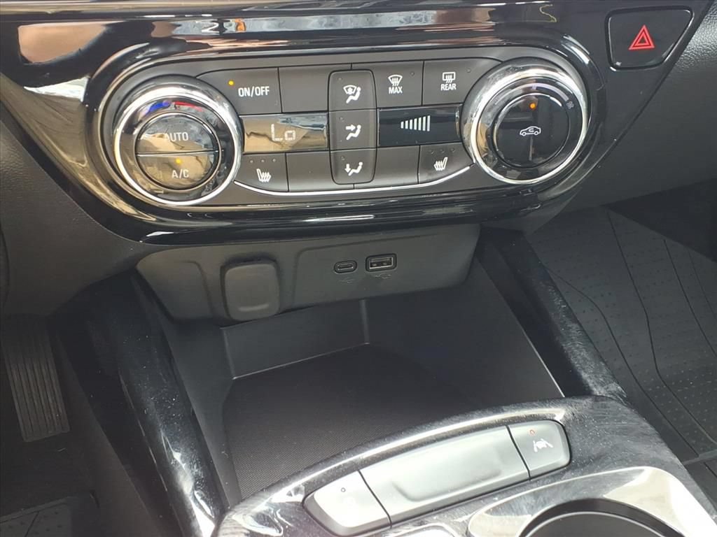 Used 2025 Chevrolet Trax ACTIV w/ Driver Confidence Package FWD image 24