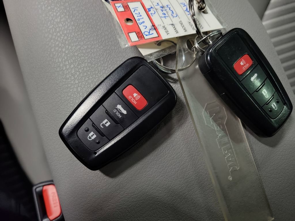 Used 2024 Toyota Camry SE w/ Convenience Package image 15