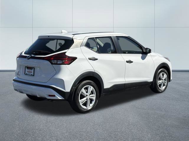 Used 2021 Nissan Kicks S FWD image 3