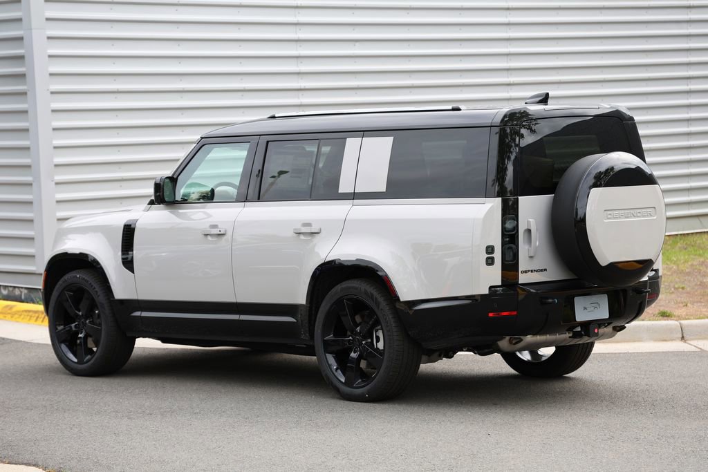 New 2026 Land Rover Defender 130 X-Dynamic SE AWD/4WD image 2
