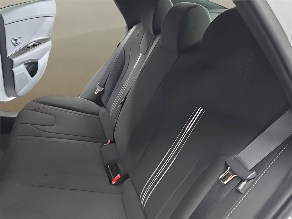 Used 2025 Hyundai Elantra Sport image 15