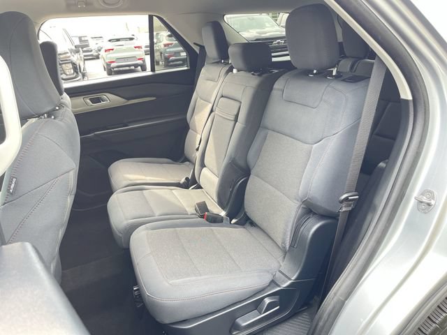 Used 2025 Ford Explorer Active AWD/4WD image 24
