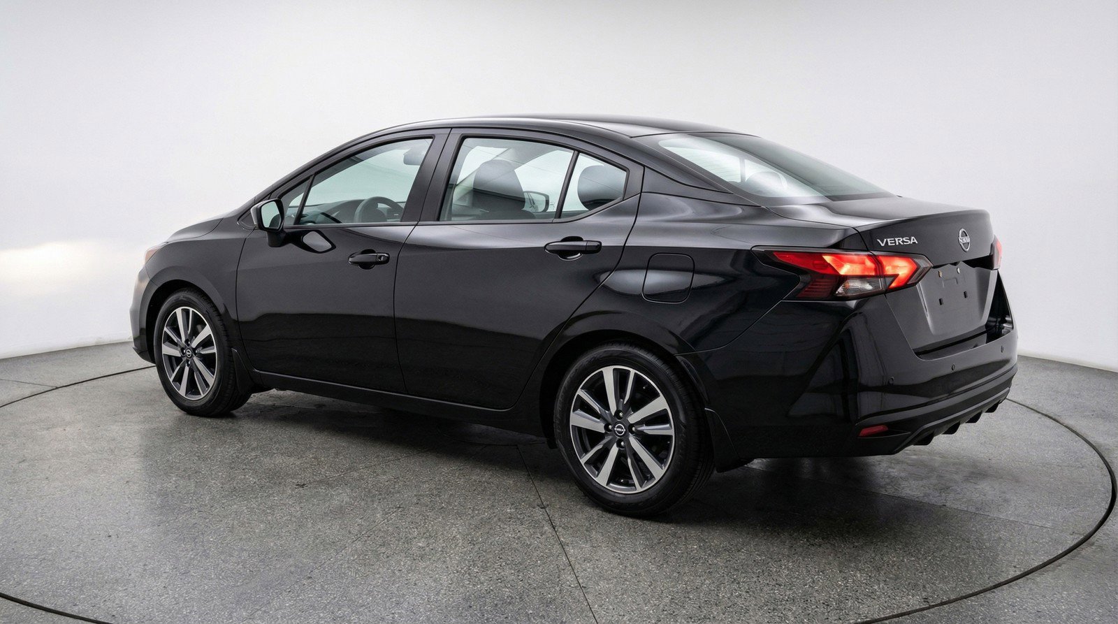 Used 2025 Nissan Versa SV image 6