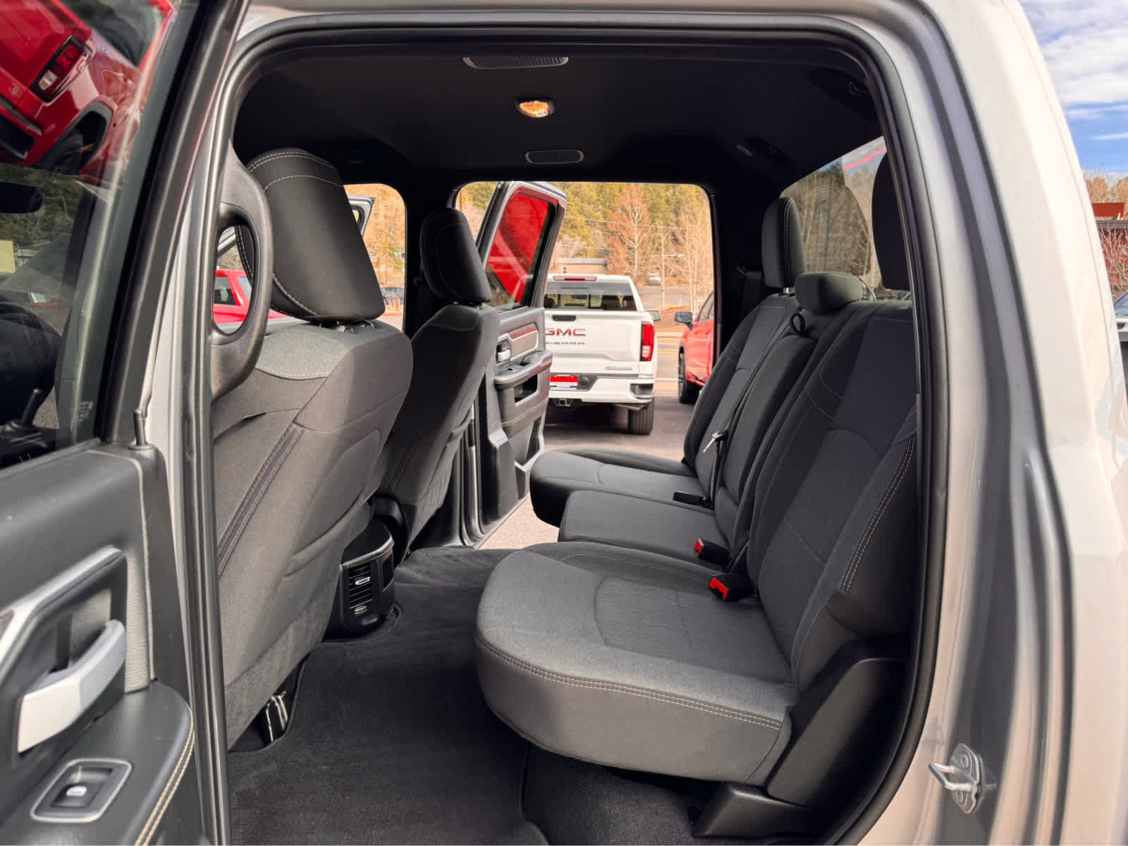 Used 2024 RAM 2500 Big Horn w/ Sport Appearance Package image 10