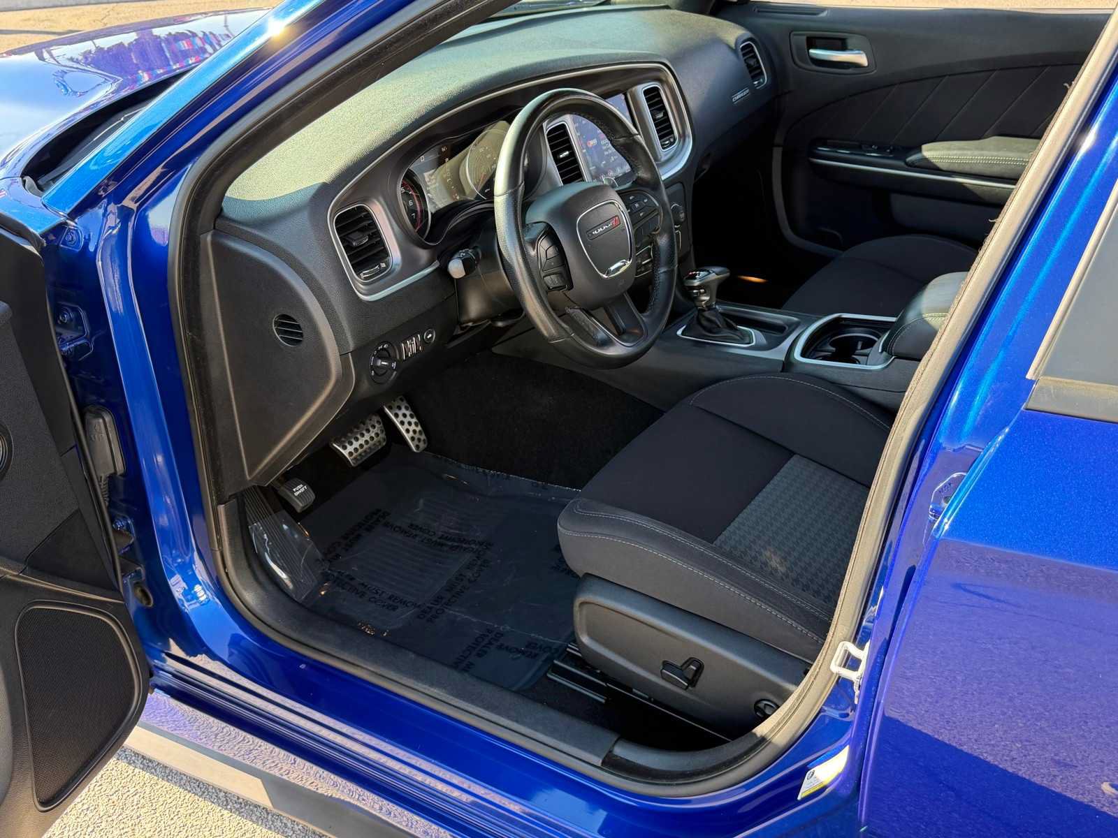 Used 2019 Dodge Charger SXT RWD image 13