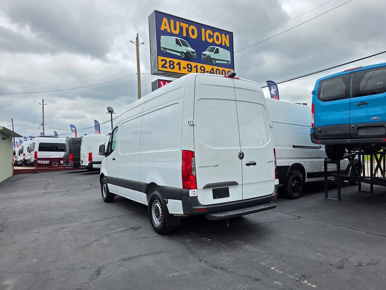 Used 2022 Mercedes-Benz Sprinter 2500 image 2