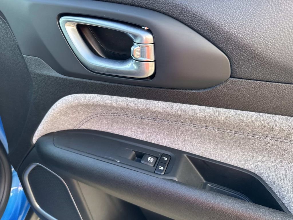 Used 2024 Jeep Compass Sport image 26