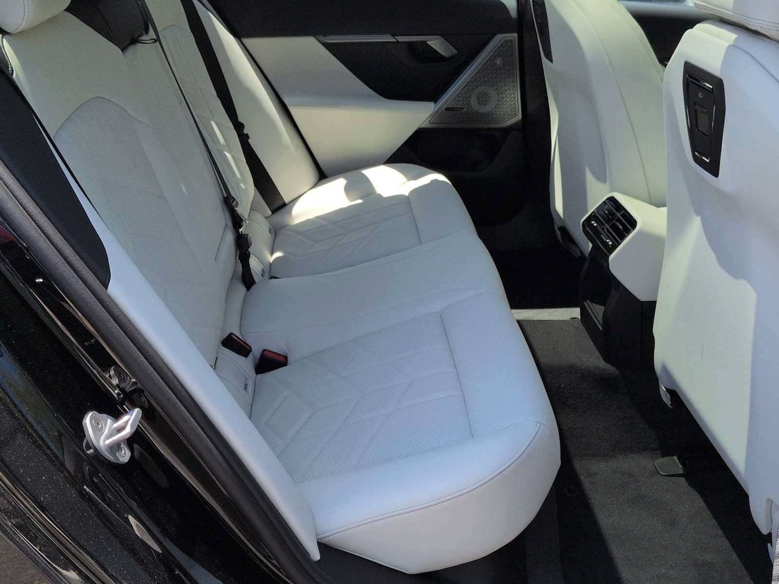 New 2026 BMW i5 w/ Executive Package AWD/4WD image 22