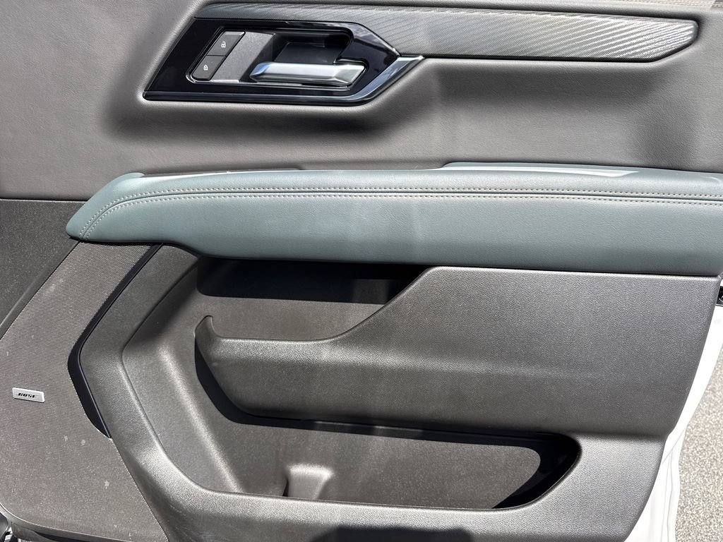 Used 2025 GMC Yukon AT4 AWD/4WD image 14