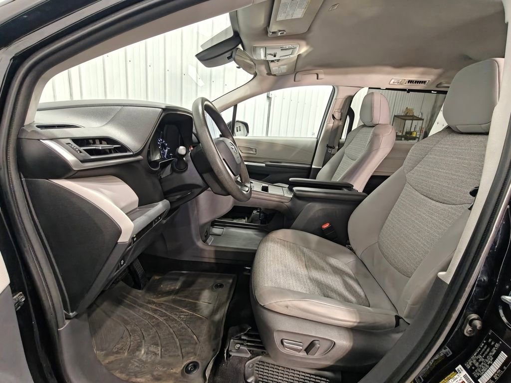 Used 2021 Toyota Sienna LE FWD image 24