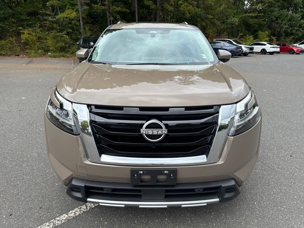 Used 2023 Nissan Pathfinder Platinum image 10