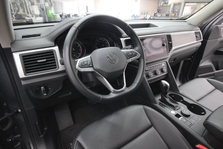 Used 2021 Volkswagen Atlas SE w/ Towing Package image 16