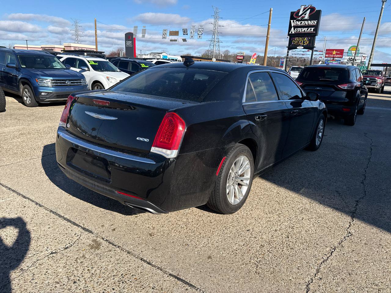 Used 2017 Chrysler 300 Limited RWD image 4