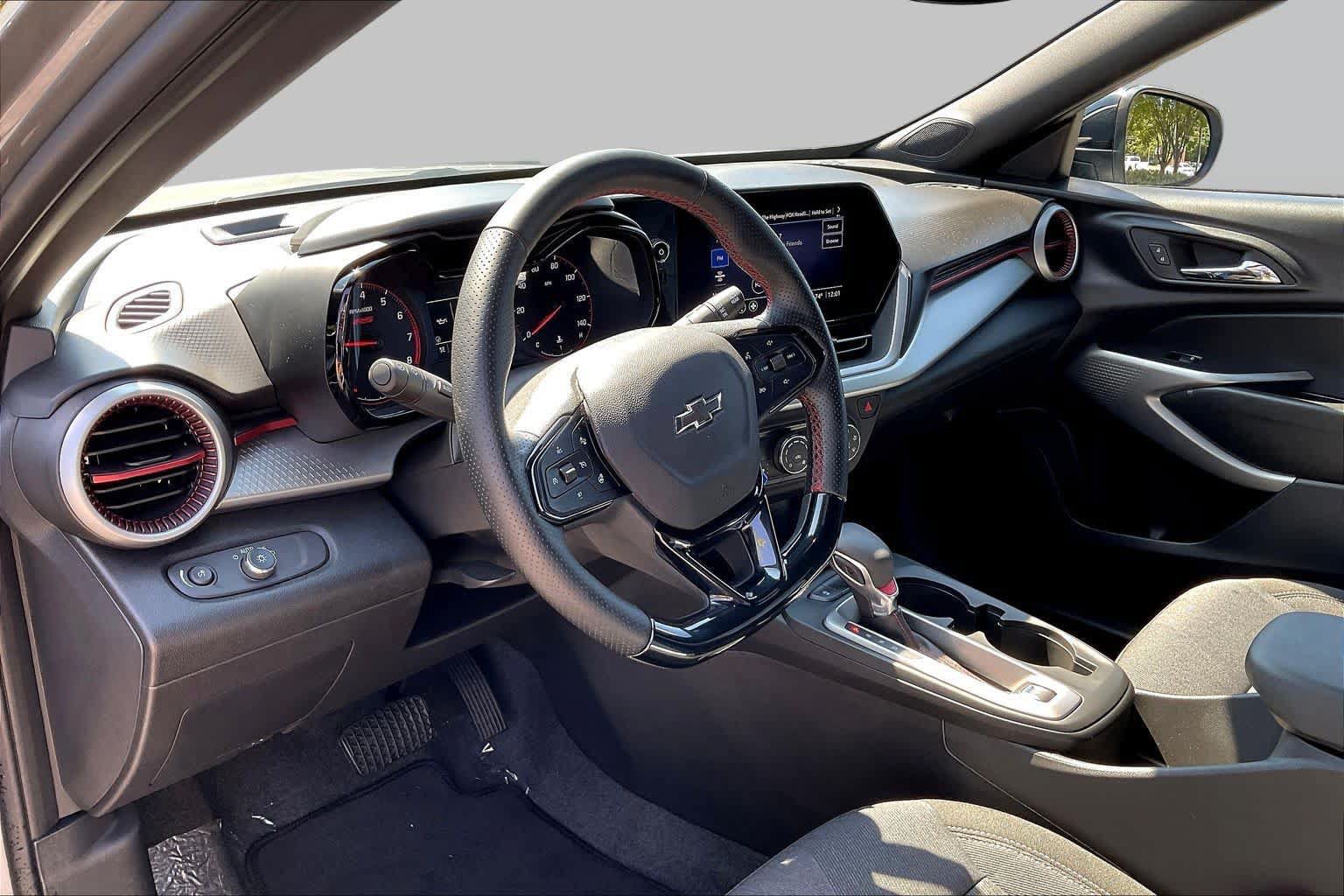 Used 2025 Chevrolet Trax RS w/ Driver Confidence Package FWD image 16