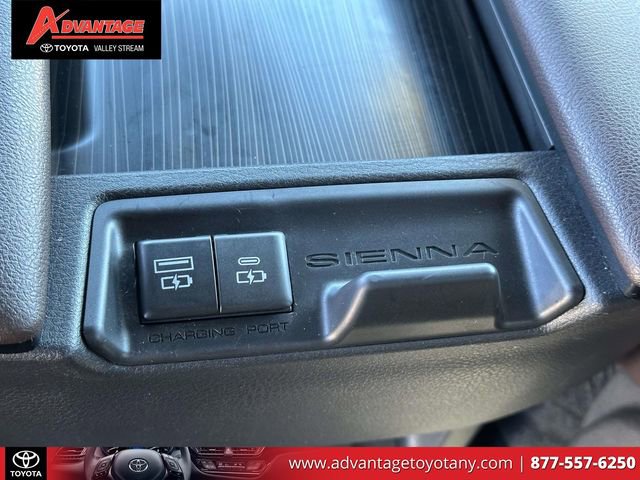 Used 2022 Toyota Sienna Platinum image 18