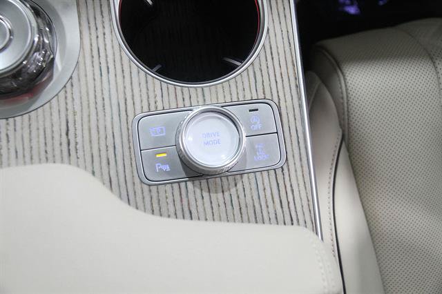 Certified 2025 Genesis GV80 3.5T Prestige AWD/4WD image 16