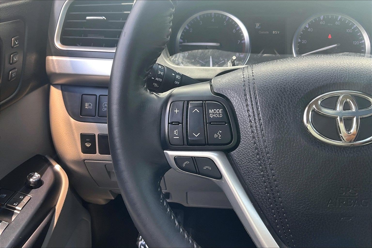 Used 2018 Toyota Highlander Limited AWD/4WD image 23