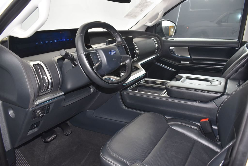 Certified 2025 Ford Expedition Platinum AWD/4WD image 8