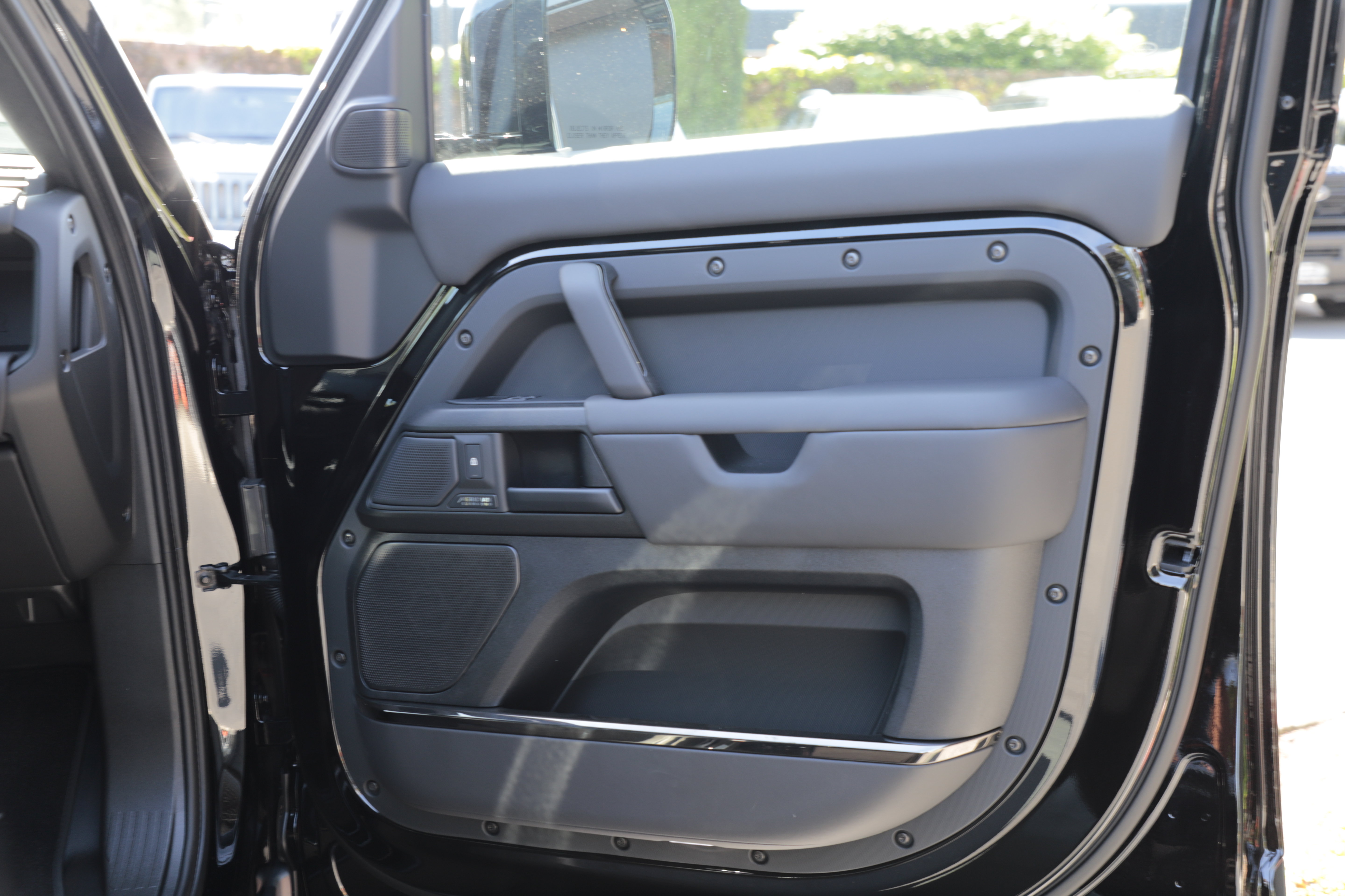 New 2026 Land Rover Defender 110 OCTA AWD/4WD image 9