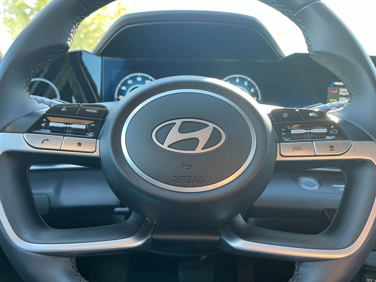 Used 2025 Hyundai Elantra SEL FWD image 23