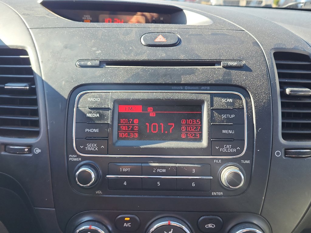 Used 2015 Kia Forte LX image 15