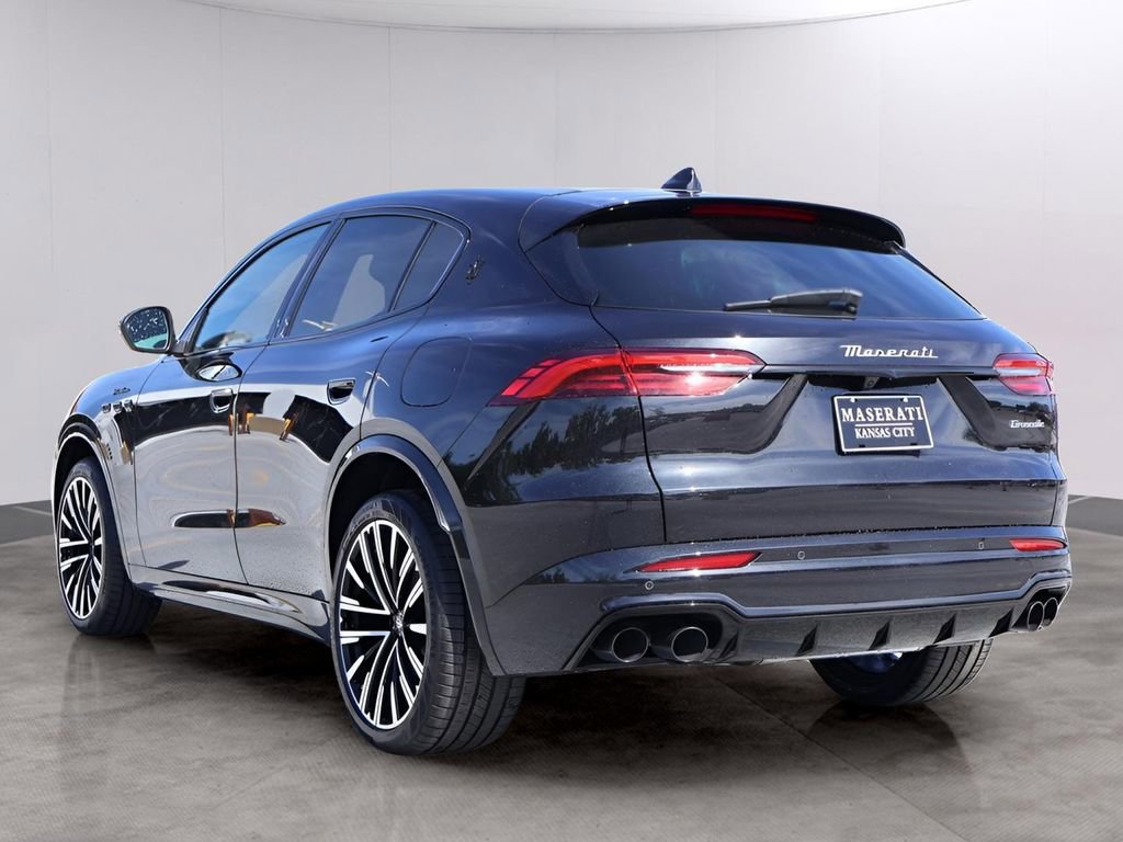 Used 2025 Maserati Grecale Modena image 7