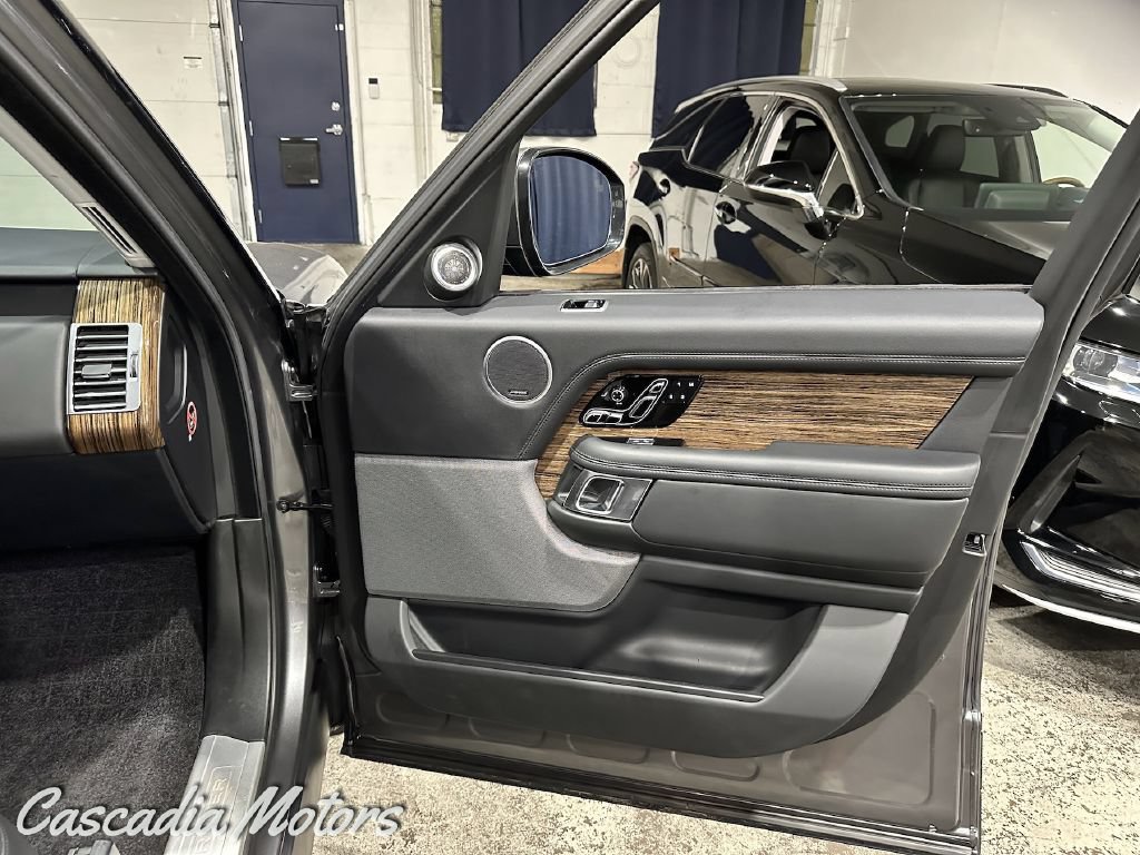 Used 2018 Land Rover Range Rover Supercharged AWD/4WD image 23