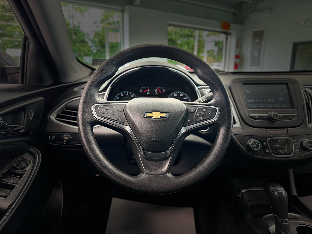 Used 2018 Chevrolet Malibu LT FWD image 18