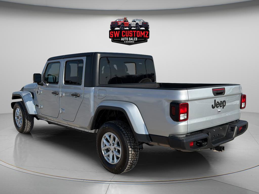 Used 2023 Jeep Gladiator Sport image 5
