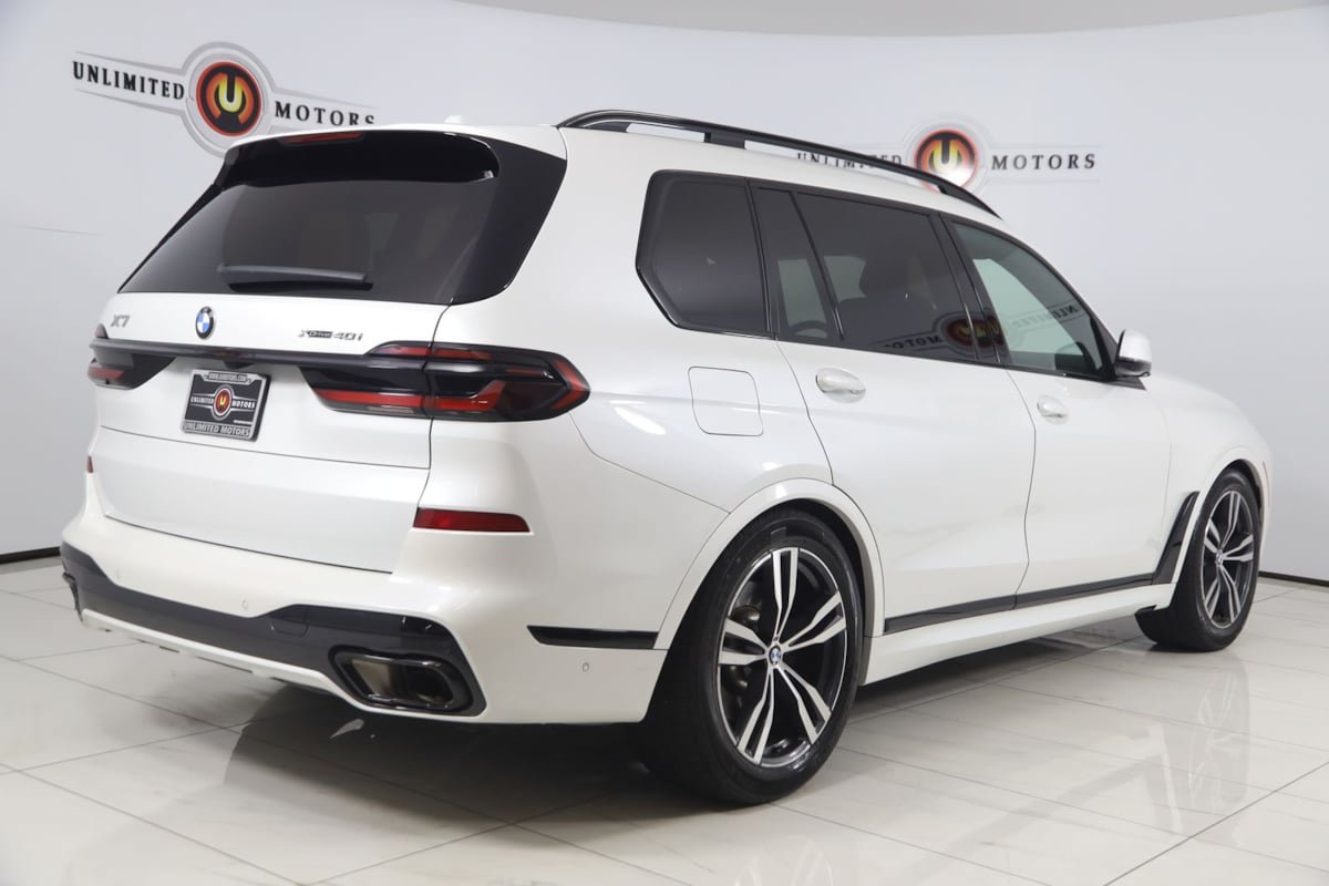 Used 2024 BMW X7 xDrive40i w/ M Sport Package AWD/4WD image 3