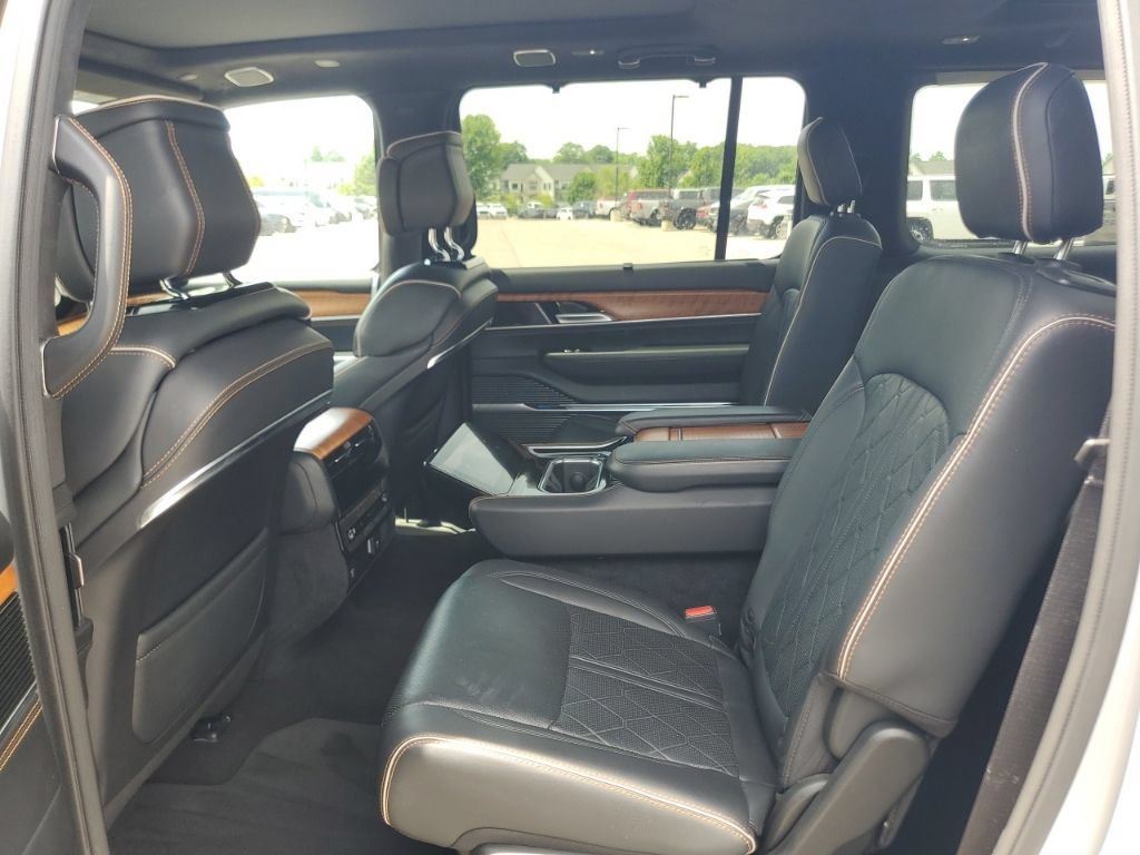 Used 2024 Jeep Grand Wagoneer L Series III AWD/4WD image 28
