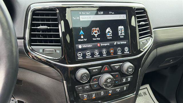 Certified 2022 Jeep Grand Cherokee Laredo X AWD/4WD image 16
