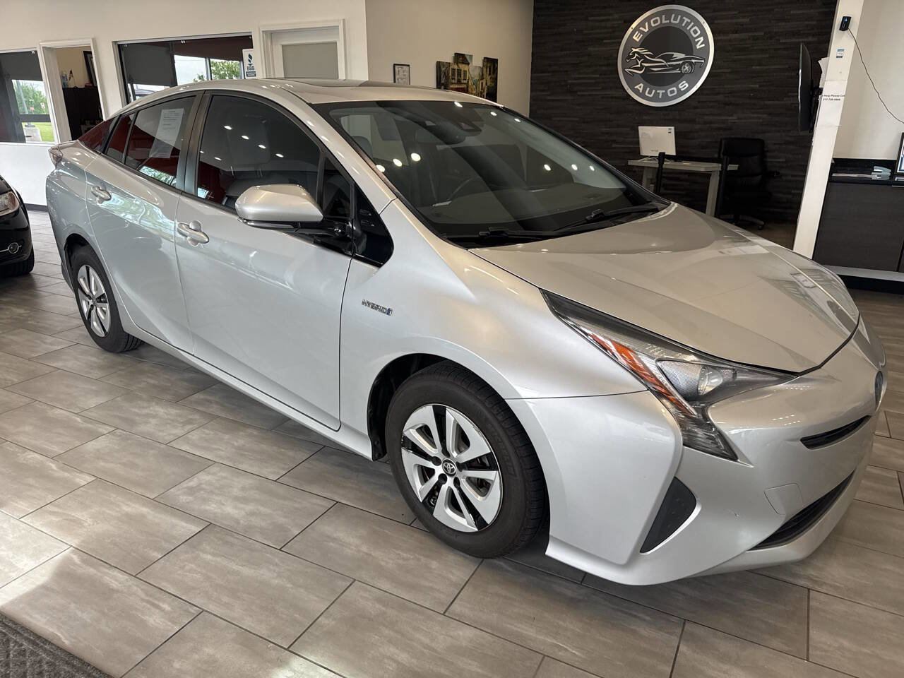 Used 2016 Toyota Prius Four w/ Advanced Technology Package FWD image 3
