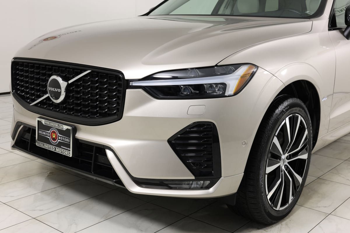 Used 2025 Volvo XC60 B5 Plus w/ Protection Package Premier AWD/4WD image 48