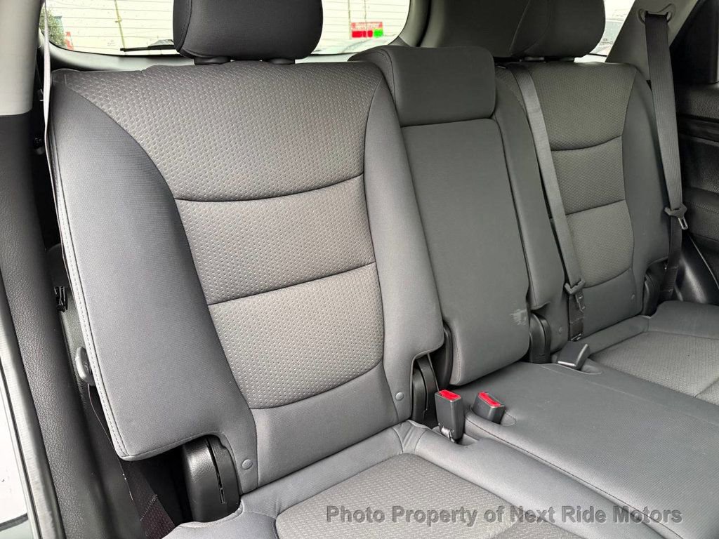 Used 2013 Kia Sorento LX w/ Convenience Pkg image 14