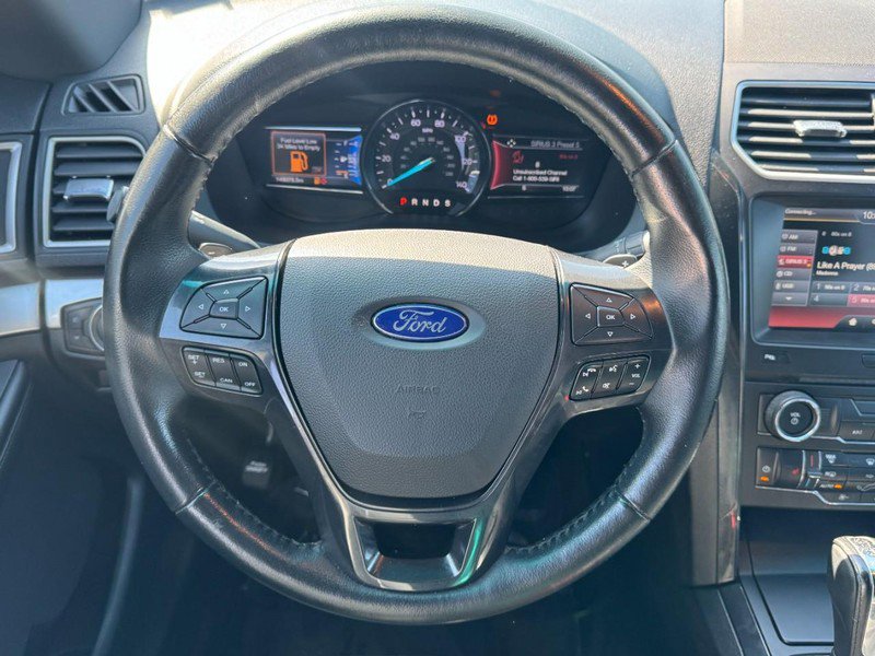 Used 2016 Ford Explorer XLT w/ Equipment Group 202A AWD/4WD image 13