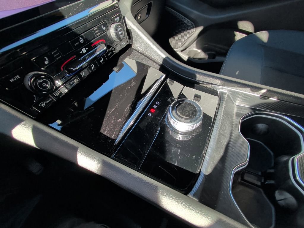 Used 2025 Jeep Grand Cherokee Laredo X w/ Luxury Tech Group I image 24