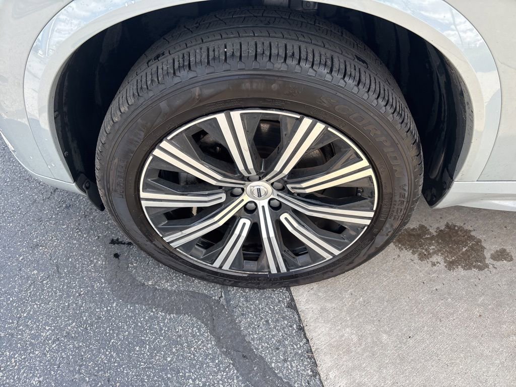 Certified 2025 Volvo XC90 B5 Core image 11